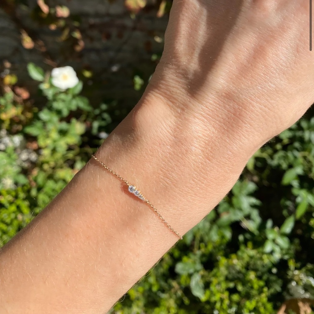 Graduated diamond bracelet